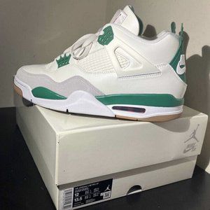 Nike SB x Jordan Air Jordan 4"Pine Green"  DR5415-103